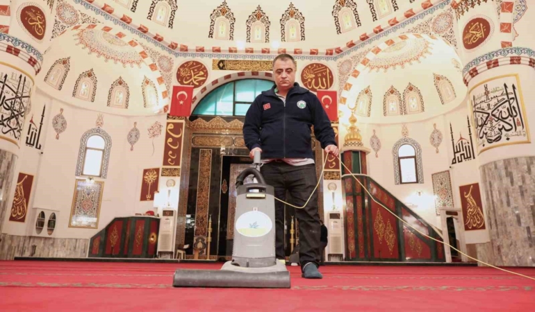 Osmangazi’de camiler Ramazan’a özenle hazırlandı