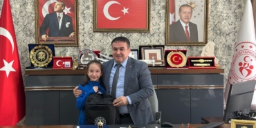 İşitme Engelliler Şampiyonası’nda derece yapan Bilecikli sporcuya İl Müdürü Demir’den tebrik