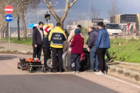 Devrilen triportörde annesi yaralanan çocuk gözyaşlarını tutamadı