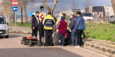 Devrilen triportörde annesi yaralanan çocuk gözyaşlarını tutamadı