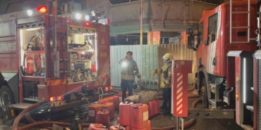 Bayrampaşa’da kimyasal dolu tankın kesimi esnasında yangın çıktı