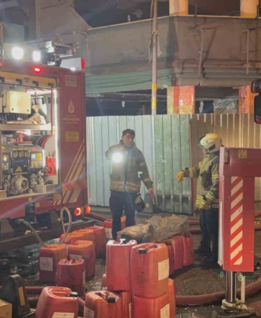 Bayrampaşa’da kimyasal dolu tankın kesimi esnasında yangın çıktı
