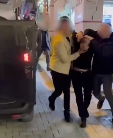 33 yıl hapis cezası ie aranan binbir surat, kurye kılığındaki polislerce yakalandı