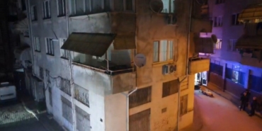 Gemlik’te hasarlı apartman tahliye edildi, sokak trafiğe kapatıldı