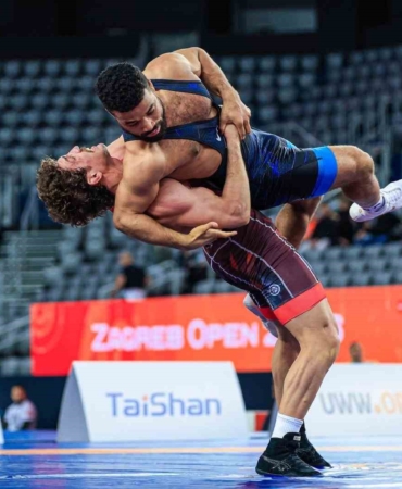 Milli güreşçi Yüksel Sarıçiçek Zagreb’te şampiyon oldu