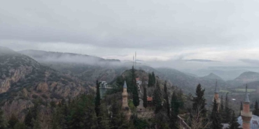 Belekoma Kalesi ve Şeyh Edebali Türbesi’nde sis etkili oldu