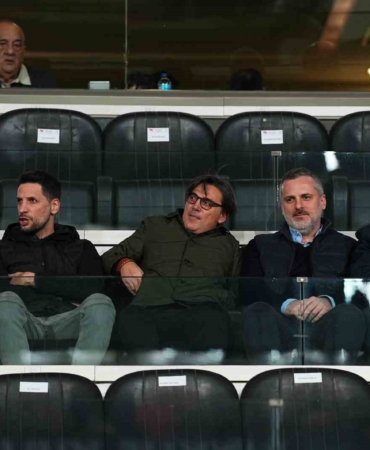 Vincenzo Montella, Başakşehir - Beşiktaş maçını tribünden takip etti