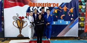 Balıkesir Büyükşehir’in sporcuları güreş ve judoda 18 madalya topladı