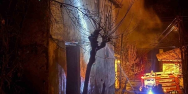 Köy evinde çıkan yangın korkuttu