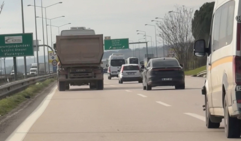 Bursa’da hafriyat kamyonu tehlike saçtı