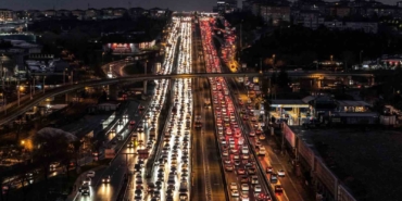 İstanbul trafiği ’ara tatil’ dinlemedi