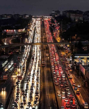 İstanbul trafiği ’ara tatil’ dinlemedi