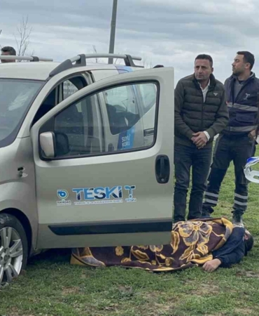 Dönel kavşakta direğe çarpan aracın sürücüsü yaralandı