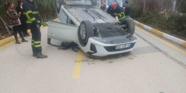 Bilecik’te takla atan araçtan burnu bile kanamadan çıktı