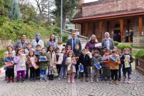 Vali Sözer, Şeyh Edebali Türbesi’nde anaokulu öğrencileriyle buluştu