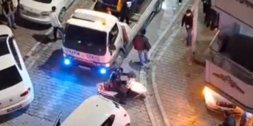 Ses sistemli araç yükledikleri çakarlı çekiciyle trafiği felç eden magandalar kamerada