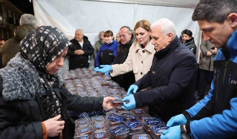 Ulu Cami’de Ramazan’a tatlı başlangıç