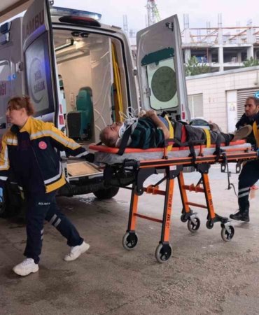 Bursa’da servis minibüsünden inen sürücüye araç çarptı