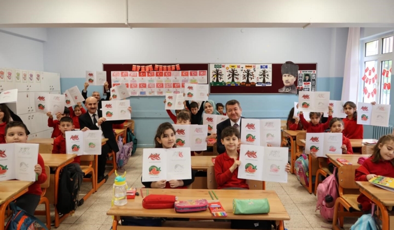 Bilecik’te ‘Bilecik’i Herkes Bilecek’ boyama kitabı öğrencilere dağıtıldı