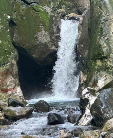 Yazın kurumak üzereydi, Uludağ’ın karlarıyla yeniden coştu