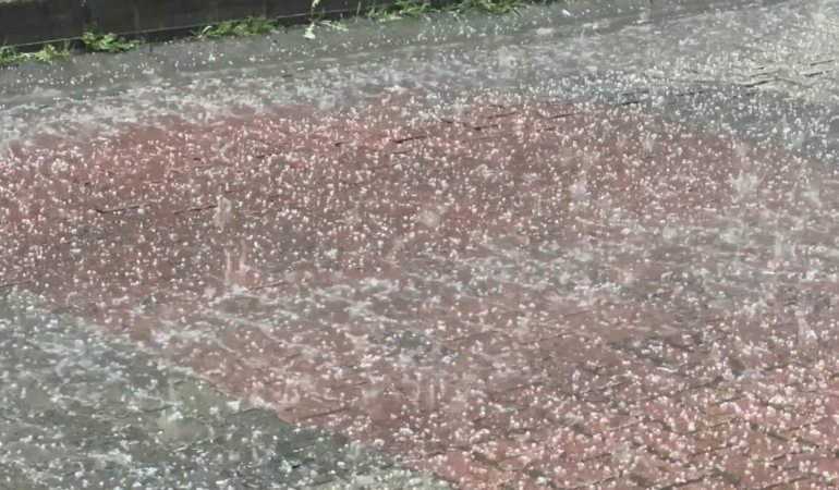 Kağıthane’ye dolu yağdı