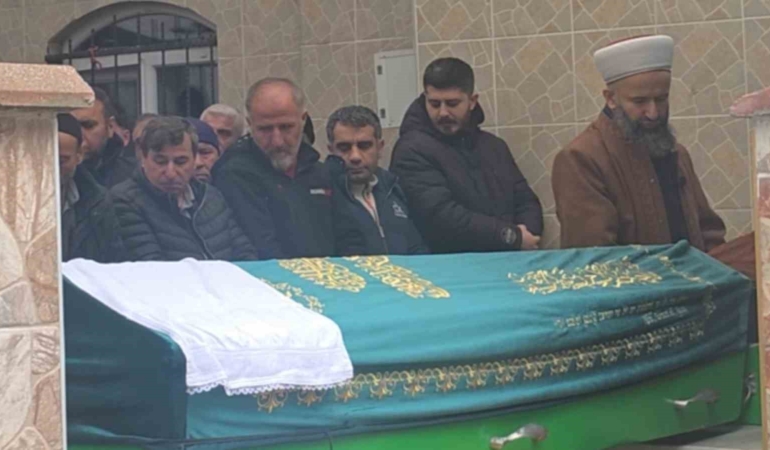 Ankara’da aile katliamı yapan ve intihar eden şahıs ile annesi Gebze’de defnedildi