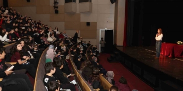 Nilüferli öğrenciler yazar Melis Sena Yılmaz ile buluştu