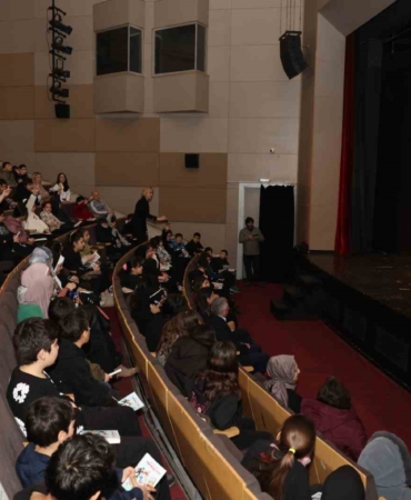 Nilüferli öğrenciler yazar Melis Sena Yılmaz ile buluştu