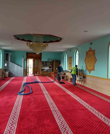 Balkanlar’daki camilerde Ramazan temizliği