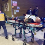 Kamyonun kasasından düşen işçi yaralandı