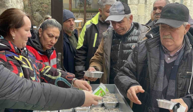 6 Şubat depremlerinde hayatını kaybedenler Edirne’de dualarla anıldı