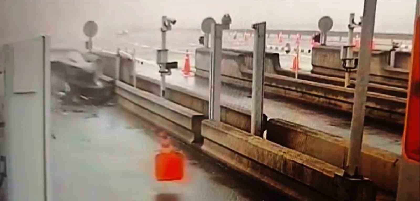 Kuzey Marmara gişelerinde araç bariyerlere çarptı: 1 yaralı