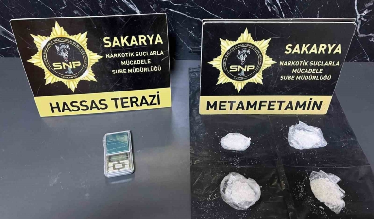 İstanbul’dan Sakarya’ya zehir taşıyan iki şahıs tutuklandı