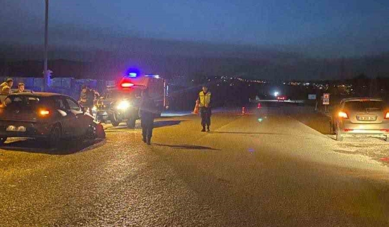 Bilecik’te iki araç çarpıştı: 3 yaralı
