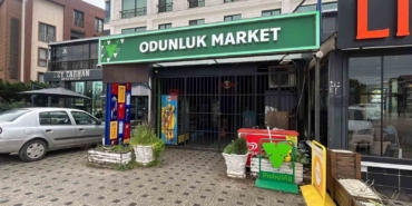 Bursa’da para üstü kavgası kamerada: Market savaş alanına döndü
