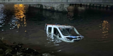 Bakırköy’de İBB’ye ait zabıta aracı denize düştü