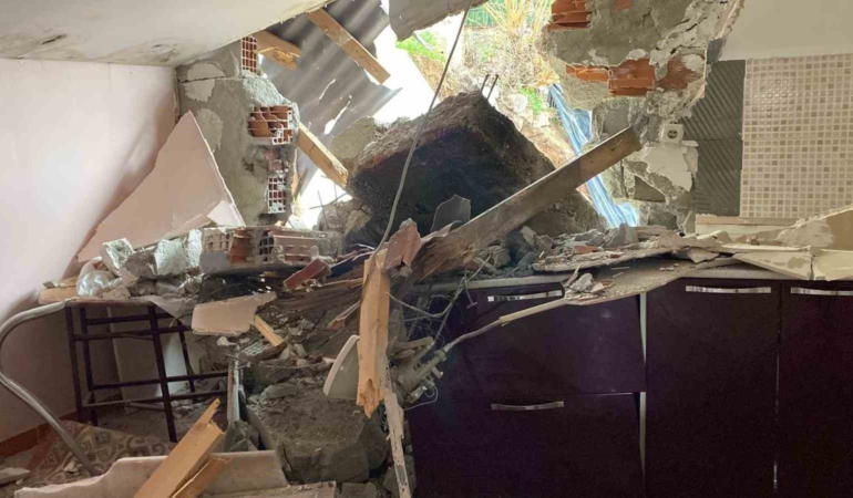 İstinat duvarı çökünce ortalık savaş alanına döndü