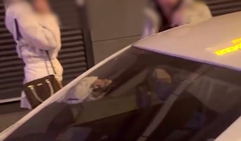 Sultangazi’de taksici ile yolcular arasında ücret tartışması: Bin liralık ücreti 400 lira ödedikleri iddia edildi