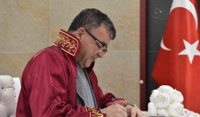 Altıeylül’de yeni evlenecek çiftelere 10 bin TL destek