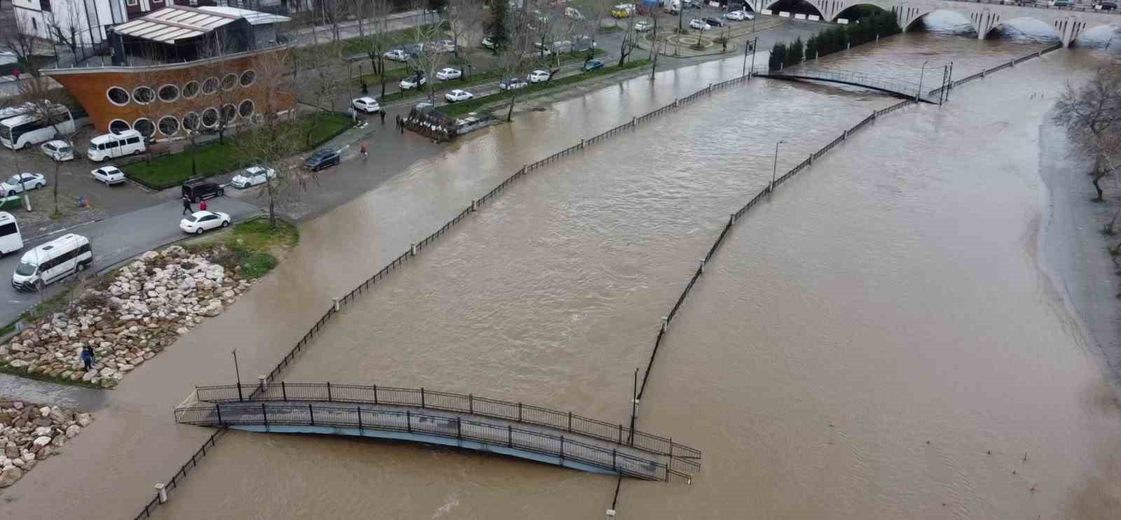 Biga’da yağış nedeniyle taşan Kocabaş Çayı dron ile görüntülendi