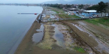 Fabrikaların tonlarca su çektiği İznik Gölü 200 metre çekildi
