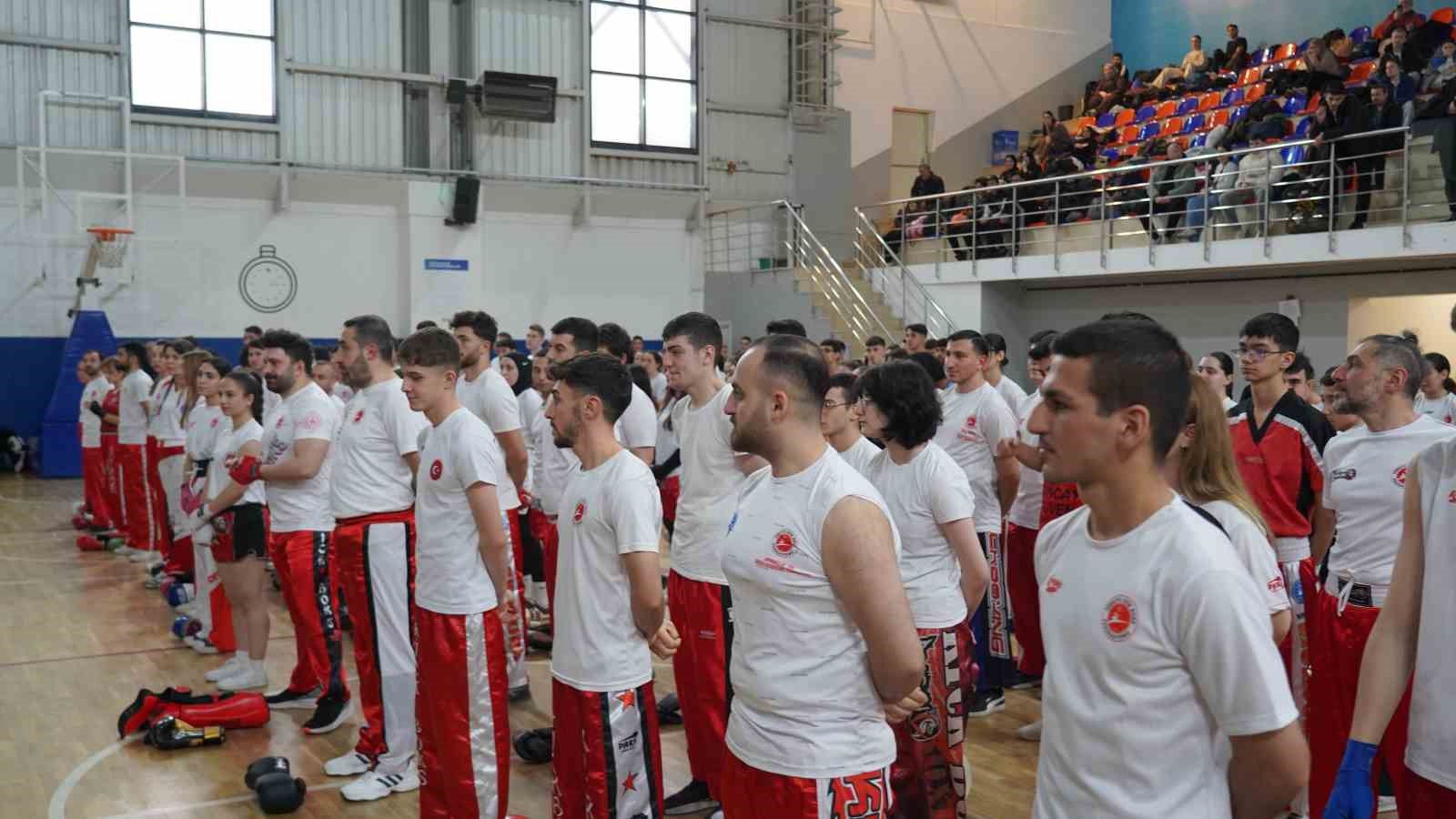 Sporcular siyah kuşak için ter döktü