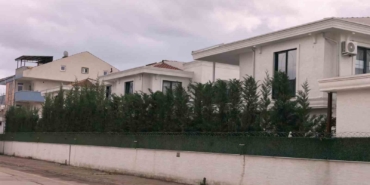 Cam silerken 4 metreden düştü