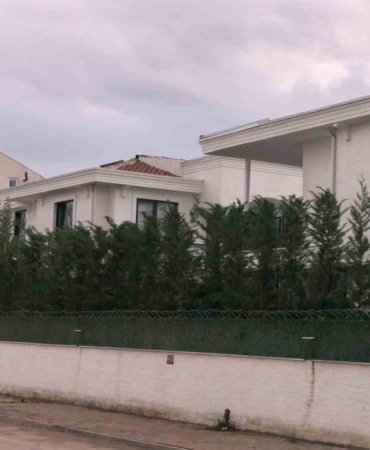 Cam silerken 4 metreden düştü