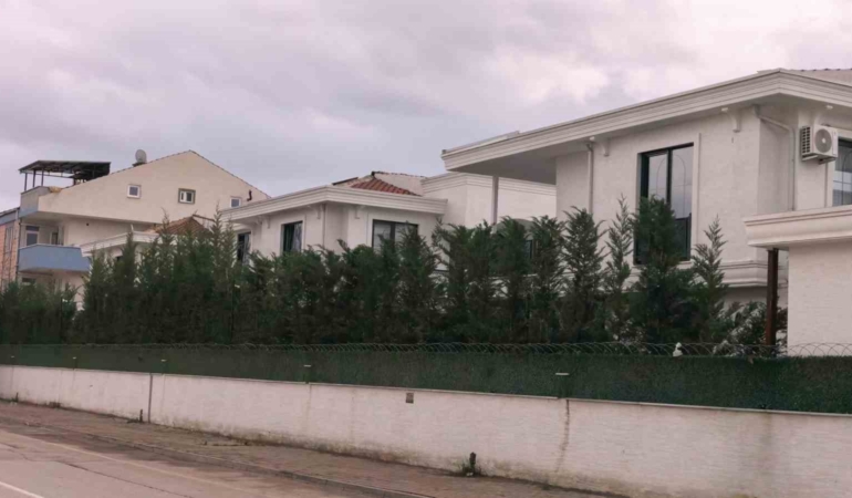 Cam silerken 4 metreden düştü