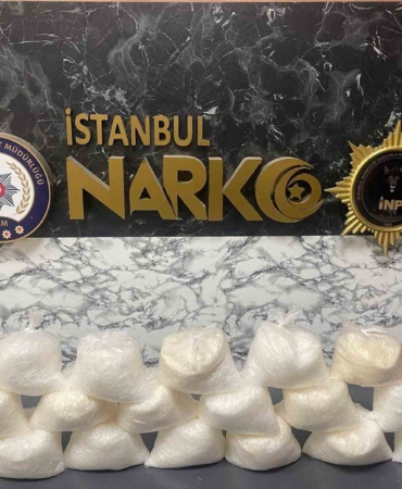 Bahçelievler’de valizden uyuşturucu çıktı: 18 kilo katı metamfetamin ele geçirildi