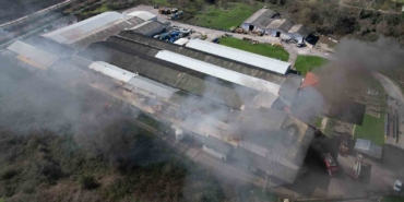 Şekerleme fabrikasında korkutan yangın: Ekipler seferber oldu