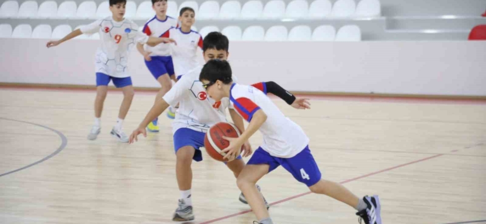İnegöl’de Spor Festivali basketbol müsabakalarıyla start aldı