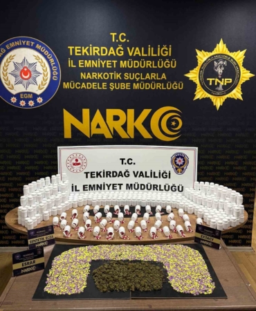 Çorlu’da 2 ’torbacı’ tutuklandı, 26 bin 730 sentetik ecza ele geçirildi