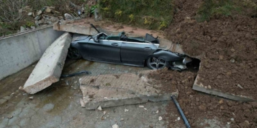 Sakarya’da istinat duvarı çöktü, 3 bina boşaltıldı
